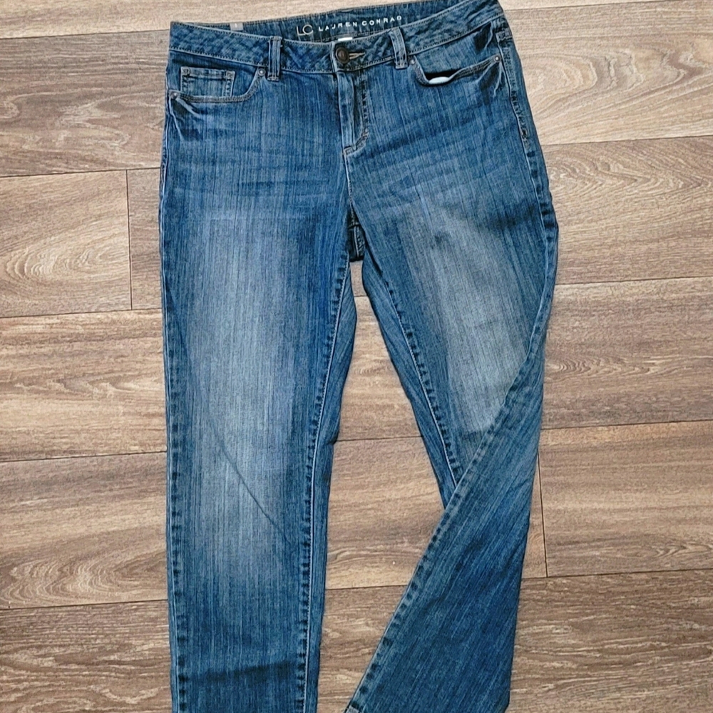 SIZE 8 BOOT CUT BLUE JEANS